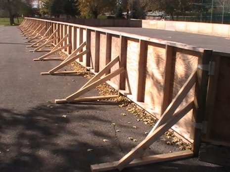 Example of Rink Brackets for Outdoor Skating Rink