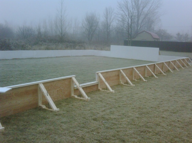 Backyard hockey rink in Laval