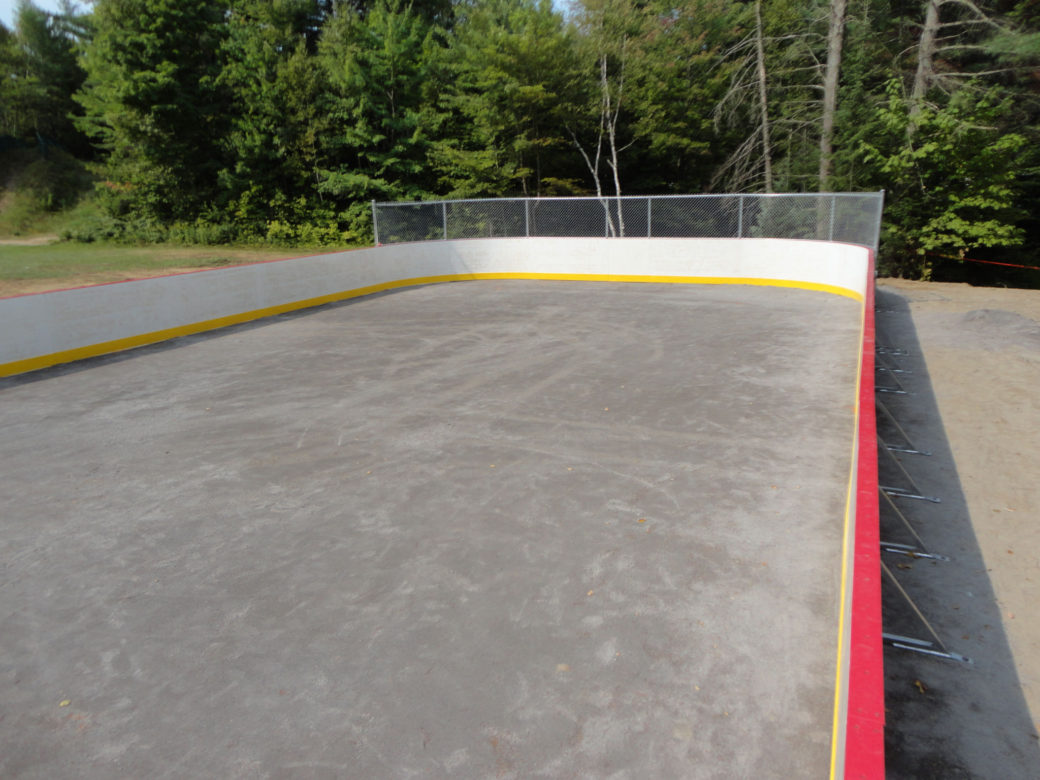 My Backyard Ice Rink Contest - First Prize : A Complete Pro Series Community Grade Rink Package